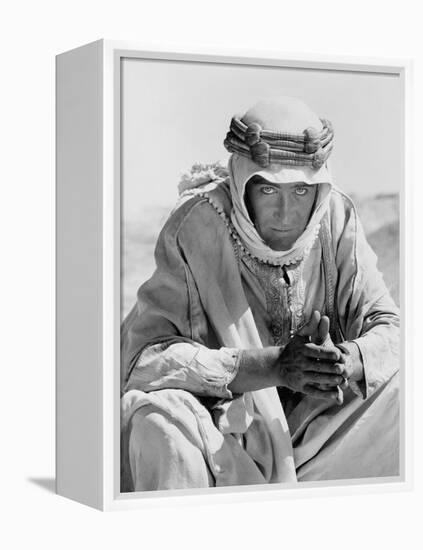 Lawrence d'Arabie LAWRENCE OF ARABIA by DavidLean with Peter O'Toole, 1962 (b/w photo)-null-Framed Stretched Canvas