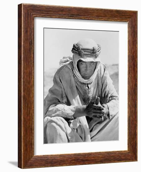 Lawrence d'Arabie LAWRENCE OF ARABIA by DavidLean with Peter O'Toole, 1962 (b/w photo)-null-Framed Photo