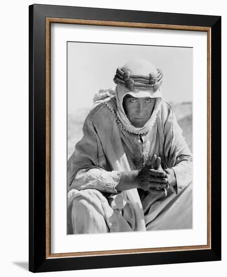 Lawrence d'Arabie LAWRENCE OF ARABIA by DavidLean with Peter O'Toole, 1962 (b/w photo)-null-Framed Photo