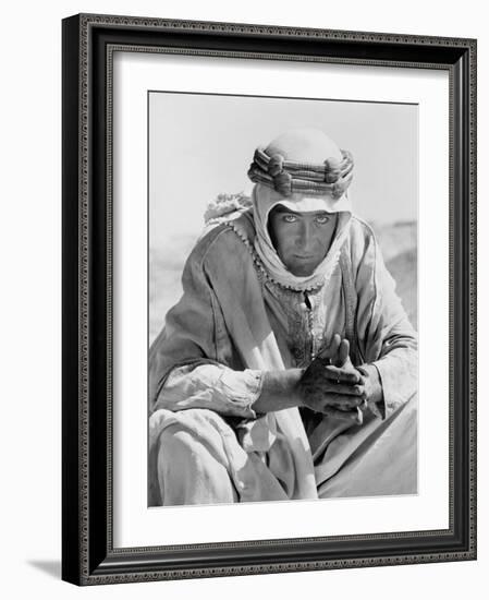 Lawrence d'Arabie LAWRENCE OF ARABIA by DavidLean with Peter O'Toole, 1962 (b/w photo)-null-Framed Photo