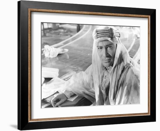 LAWRENCE OF ARABIA, 1962 directed by DAVID LEAN Peter O'Toole (b/w photo)-null-Framed Photo