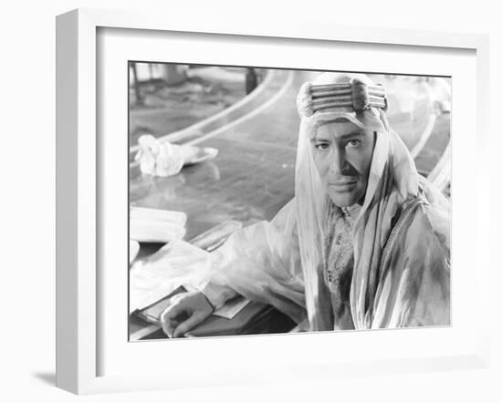 LAWRENCE OF ARABIA, 1962 directed by DAVID LEAN Peter O'Toole (b/w photo)-null-Framed Photo