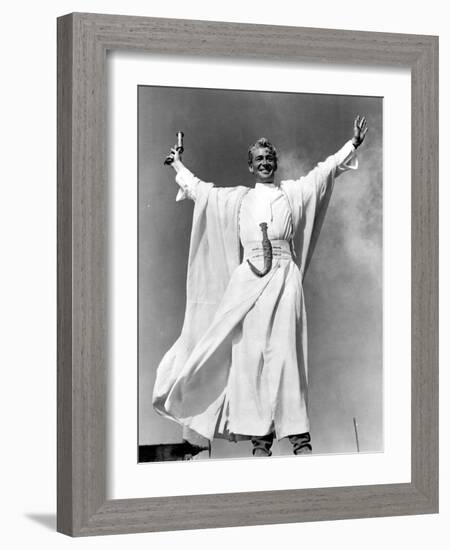 Lawrence of Arabia, Peter O'Toole, 1962, Victory Stance-null-Framed Premium Photographic Print