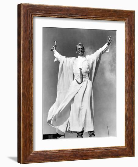 Lawrence of Arabia, Peter O'Toole, 1962, Victory Stance-null-Framed Photo