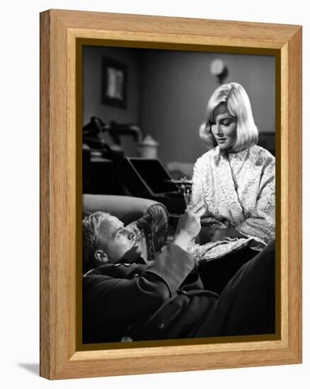 Le bal des maudits THE YOUNG LIONS by Edward Dmytryk with Marlon Brando and May Britt, 1958 (b/w ph-null-Framed Stretched Canvas