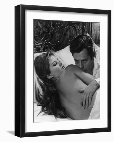 Le Bel Antonio by MauroBolognini with Claudia Cardinale and Marcello Mastroianni, 1960 (b/w photo)-null-Framed Photo