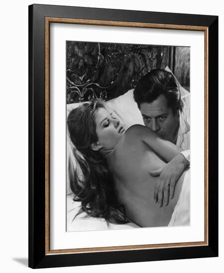 Le Bel Antonio by MauroBolognini with Claudia Cardinale and Marcello Mastroianni, 1960 (b/w photo)-null-Framed Photo