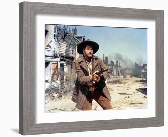 Le bon, la brute and le truand THE GOOD, THE BAD AND THE UGLY by SergioLeone with Eli Wallach, 1966-null-Framed Photo