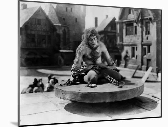 Le bossu by Notre Dame THE HUNCHBACK OF NOTRE DAME by WallaceWorsley with Lon Chaney Sr (Quasimodo)-null-Mounted Photo