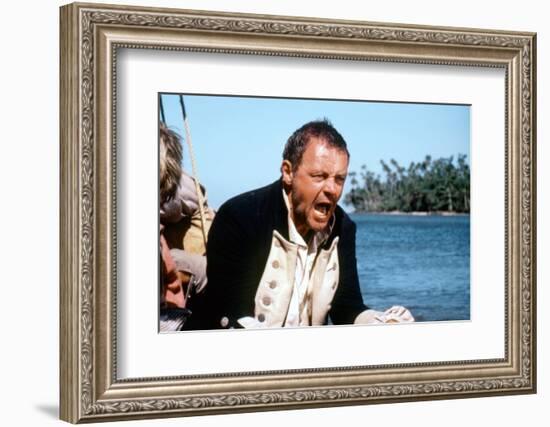 Le Bounty by Roger Donaldson with Anthony Hopkins, 1984 (photo)-null-Framed Photo