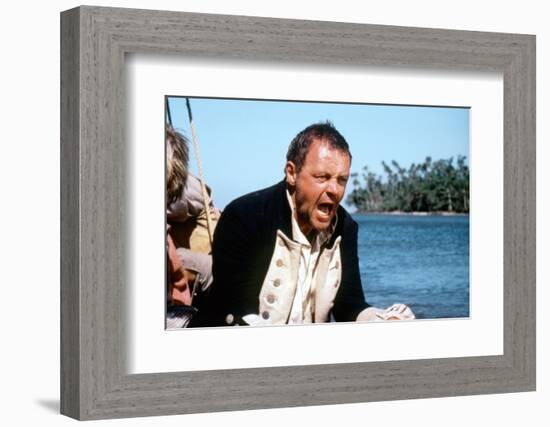 Le Bounty by Roger Donaldson with Anthony Hopkins, 1984 (photo)-null-Framed Photo