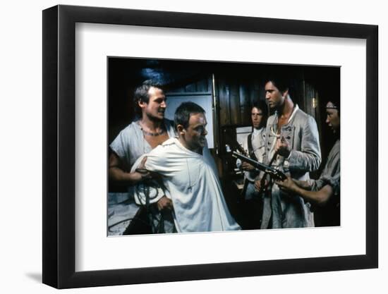 Le Bounty by Roger Donaldson with Liam Neeson, Mel Gibson and Anthony Hopkins, 1984 (photo)-null-Framed Photo