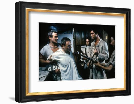 Le Bounty by Roger Donaldson with Liam Neeson, Mel Gibson and Anthony Hopkins, 1984 (photo)-null-Framed Photo