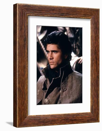 Le Bounty by Roger Donaldson with Mel Gibson, 1984 (photo)-null-Framed Photo