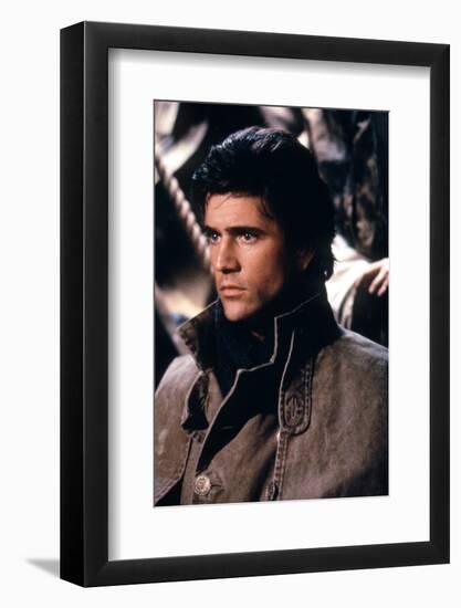 Le Bounty by Roger Donaldson with Mel Gibson, 1984 (photo)-null-Framed Photo