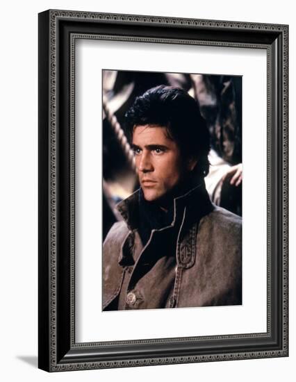 Le Bounty by Roger Donaldson with Mel Gibson, 1984 (photo)-null-Framed Photo