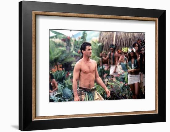 Le Bounty by Roger Donaldson with Mel Gibson, 1984 (photo)-null-Framed Photo
