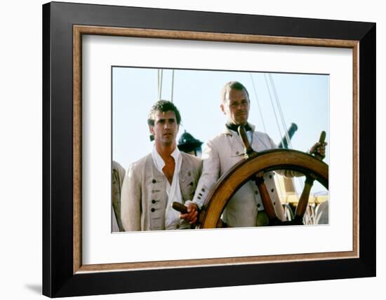 Le Bounty by Roger Donaldson with Mel Gibson and Anthony Hopkins, 1984 (photo)-null-Framed Photo