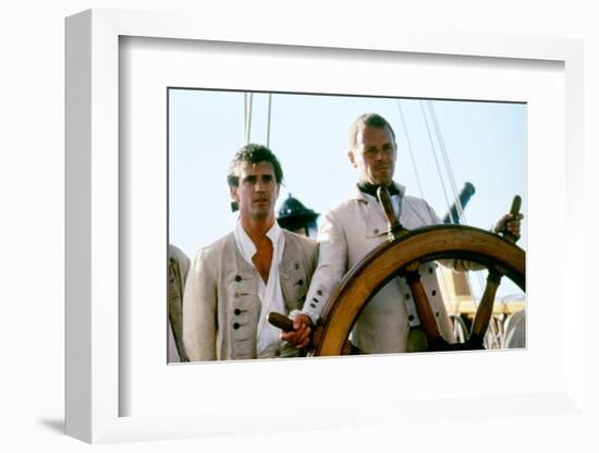 Le Bounty by Roger Donaldson with Mel Gibson and Anthony Hopkins, 1984 (photo)-null-Framed Photo