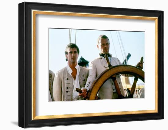 Le Bounty by Roger Donaldson with Mel Gibson and Anthony Hopkins, 1984 (photo)-null-Framed Photo