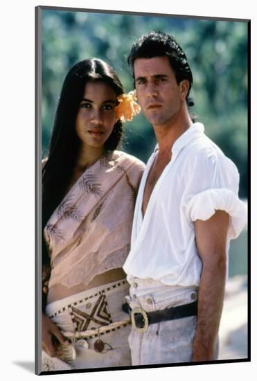 Le Bounty by Roger Donaldson with Wi Kuki Kaa and Mel Gibson, 1984 (photo)-null-Mounted Photo