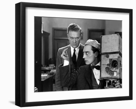 le cameraman (the cameraman) by Edward Sedgwick with Buster Keaton, 1928 (b/w photo)-null-Framed Photo