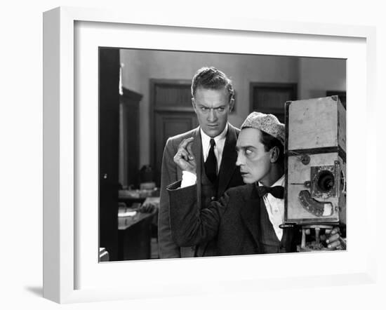 le cameraman (the cameraman) by Edward Sedgwick with Buster Keaton, 1928 (b/w photo)-null-Framed Photo