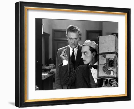 le cameraman (the cameraman) by Edward Sedgwick with Buster Keaton, 1928 (b/w photo)-null-Framed Photo