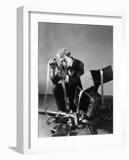 Le Cameraman (The Cameraman) De Edward Sedgwick Avec Buster Keaton 1928-null-Framed Photo