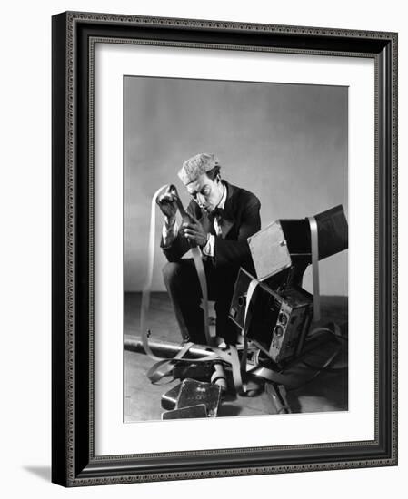 Le Cameraman (The Cameraman) De Edward Sedgwick Avec Buster Keaton 1928-null-Framed Photo