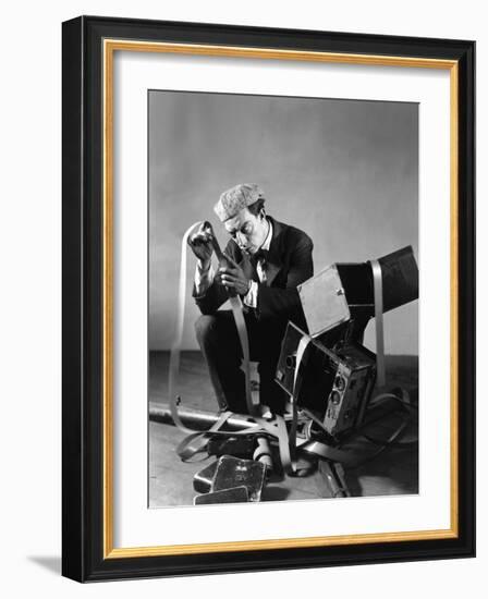 Le Cameraman (The Cameraman) De Edward Sedgwick Avec Buster Keaton 1928-null-Framed Photo