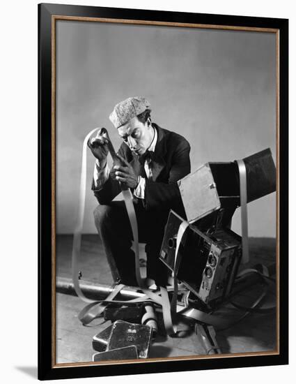 Le Cameraman (The Cameraman) De Edward Sedgwick Avec Buster Keaton 1928-null-Framed Photo