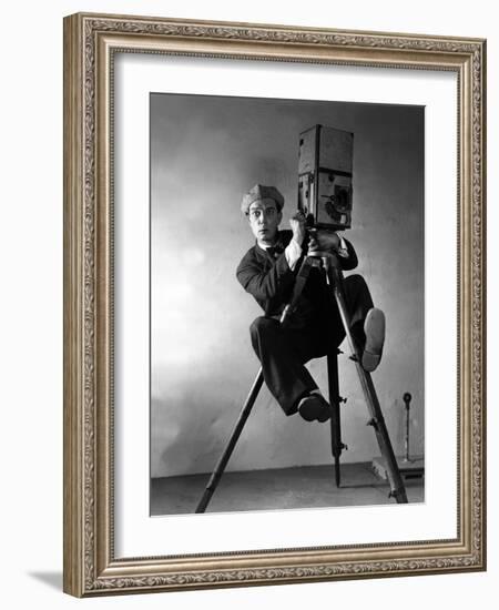 Le Cameraman (The Cameraman) De Edwardsedgwick Avec Buster Keaton 1928-null-Framed Photo