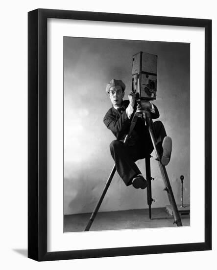 Le Cameraman (The Cameraman) De Edwardsedgwick Avec Buster Keaton 1928--Framed Photo