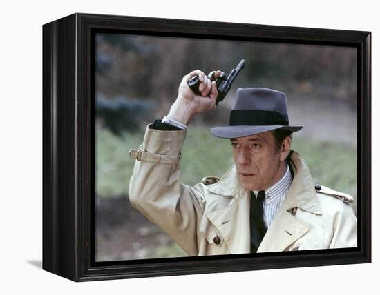 LE CERCLE ROUGE, 1970 directed by JEAN-PIERRE MELVILLE Yves Montand (photo)-null-Framed Stretched Canvas