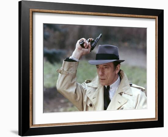 LE CERCLE ROUGE, 1970 directed by JEAN-PIERRE MELVILLE Yves Montand (photo)-null-Framed Photo