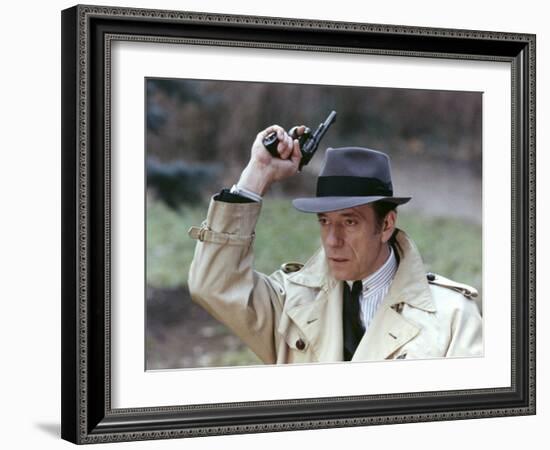 LE CERCLE ROUGE, 1970 directed by JEAN-PIERRE MELVILLE Yves Montand (photo)-null-Framed Photo