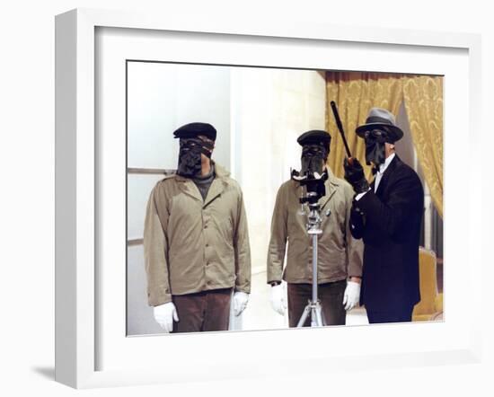 Le Cercle Rouge The red circle by Jean-Pierre Melville with Gian Maria Volonte, Alain Delon and Yve-null-Framed Photo