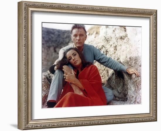 Le Chevalier des Sables THE SANDPIPER by Vincente Minnelli with Richard Burton and Elizabeth Taylor-null-Framed Photo