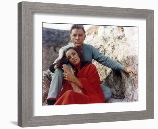 Le Chevalier des Sables THE SANDPIPER by Vincente Minnelli with Richard Burton and Elizabeth Taylor-null-Framed Photo