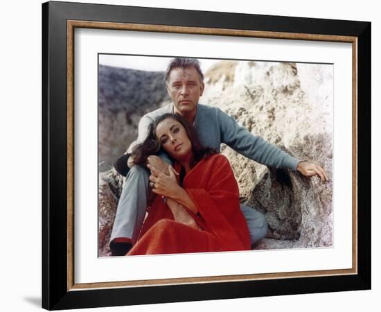 Le Chevalier des Sables THE SANDPIPER by Vincente Minnelli with Richard Burton and Elizabeth Taylor-null-Framed Photo