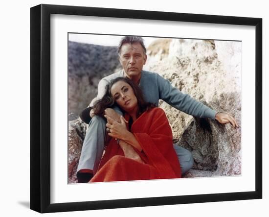 Le Chevalier des Sables THE SANDPIPER by Vincente Minnelli with Richard Burton and Elizabeth Taylor-null-Framed Photo