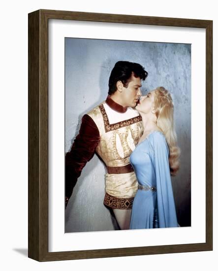 Le Chevalier du Roi BLACK SHIELD OF FALWORTH Rudolph Mate with Tony Curtis and Janet Leigh, 1954 (p-null-Framed Photo