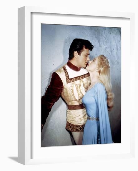 Le Chevalier du Roi BLACK SHIELD OF FALWORTH Rudolph Mate with Tony Curtis and Janet Leigh, 1954 (p-null-Framed Photo