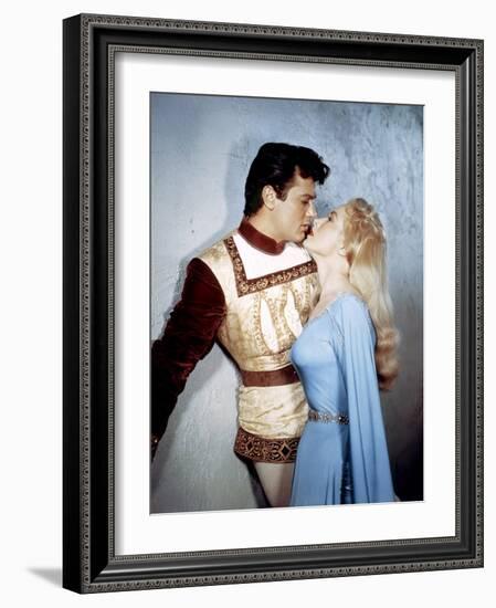 Le Chevalier du Roi BLACK SHIELD OF FALWORTH Rudolph Mate with Tony Curtis and Janet Leigh, 1954 (p-null-Framed Photo