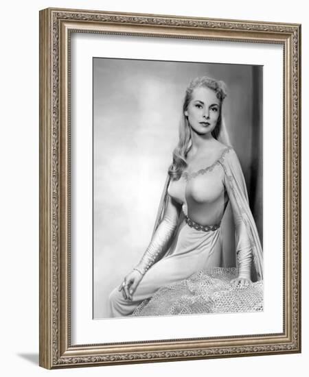 Le chevalier du roi ( The Black Shield of Falworth ) by RudolphMate with Janet Leigh, 1954 (photo)-null-Framed Photo