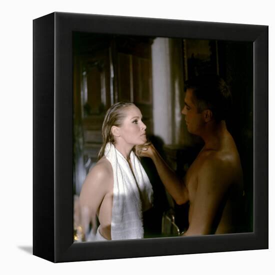 Le crepuscule des aigles (THE BLUE MAX) by JohnGuillermin with George Peppard and Ursula Andress, 1-null-Framed Stretched Canvas