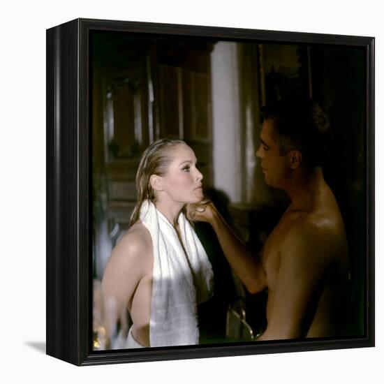 Le crepuscule des aigles (THE BLUE MAX) by JohnGuillermin with George Peppard and Ursula Andress, 1-null-Framed Stretched Canvas