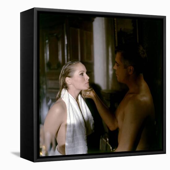 Le crepuscule des aigles (THE BLUE MAX) by JohnGuillermin with George Peppard and Ursula Andress, 1-null-Framed Stretched Canvas