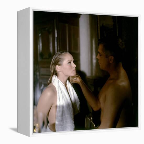 Le crepuscule des aigles (THE BLUE MAX) by JohnGuillermin with George Peppard and Ursula Andress, 1-null-Framed Stretched Canvas